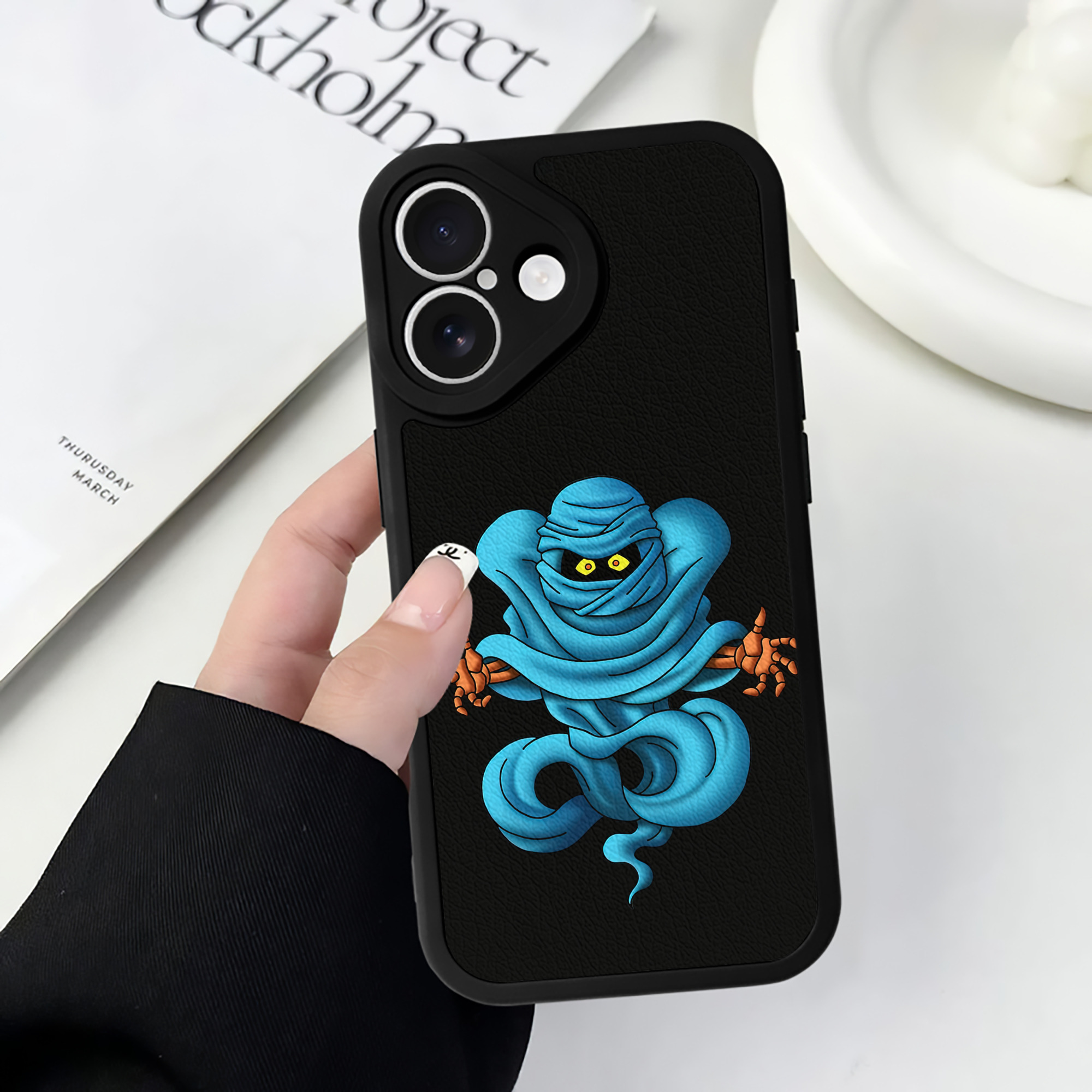（画像用） ドラゴンクエスト Doragon Kuesuto Dragon Quest 【iPhone 16シリーズ対応】シリコンスマホケース（レザー調） 材質：シリコン